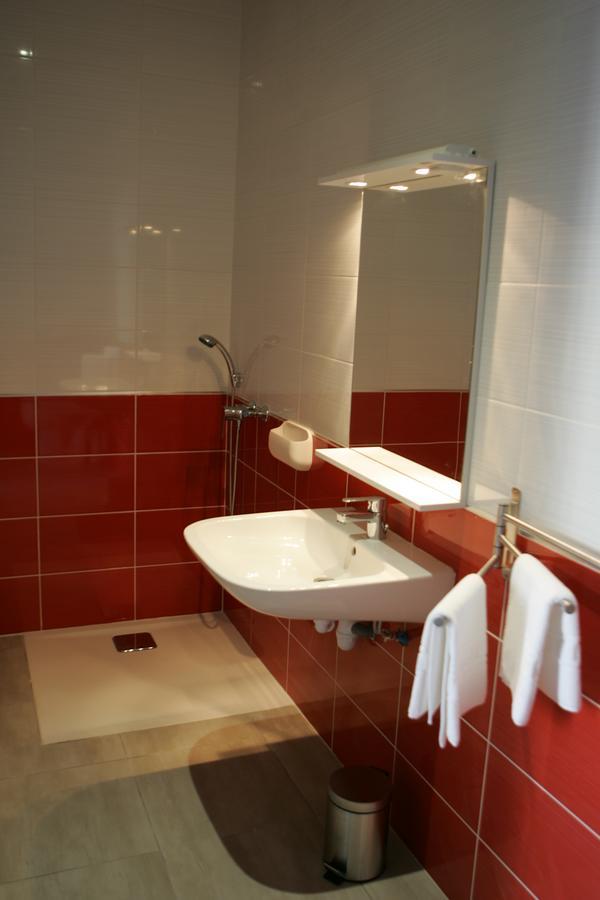 Escale St Joseph Hotel Турнон-сюр-Рон Екстериор снимка